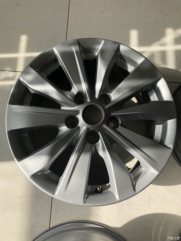 出售18款天籁16寸轮毂