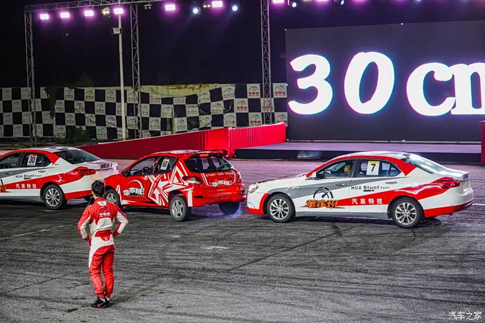 【万物复苏送福利】华家班汽车特技表演带你燃爆全场