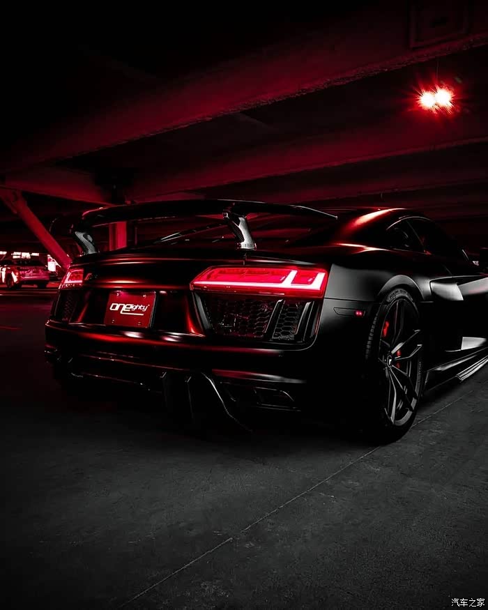 奥迪r8 v10 plus 炫酷时尚.