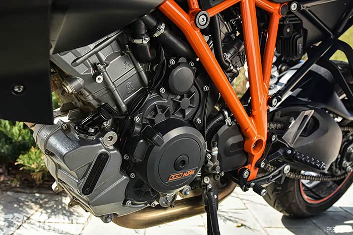 旅行中的速度与激情ktm1290superdukegt