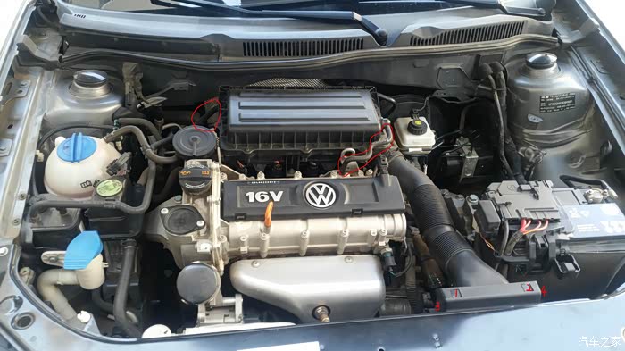 2011款16ea111发动机的一汽大众新宝来清洗节气门作业