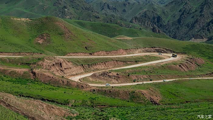 翻过特克斯达坂