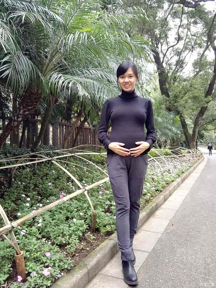 大肚媳妇争当小五车模毫不逊色哦