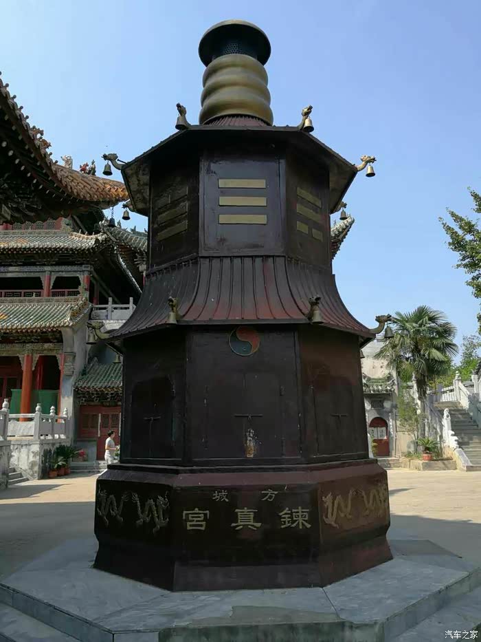 万里长征 1994年被南阳市政府正式批准为对外开放道观,整修有仙人洞