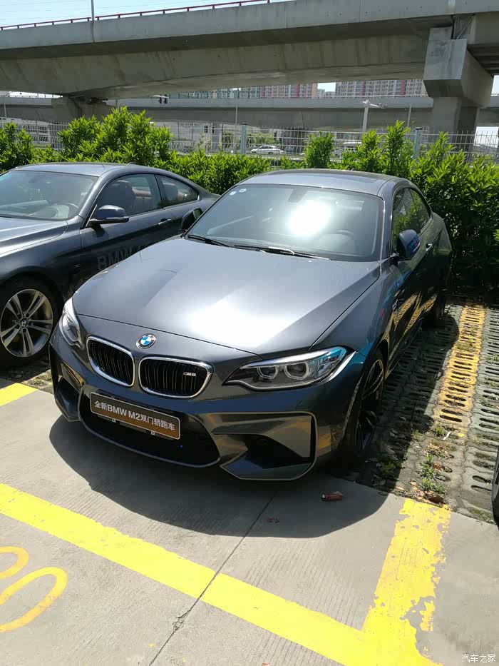 哪家店有宝马m2矿石灰现车的