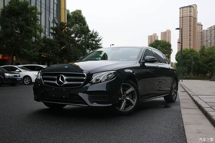 奔驰e级炭灰蓝大标提车作业