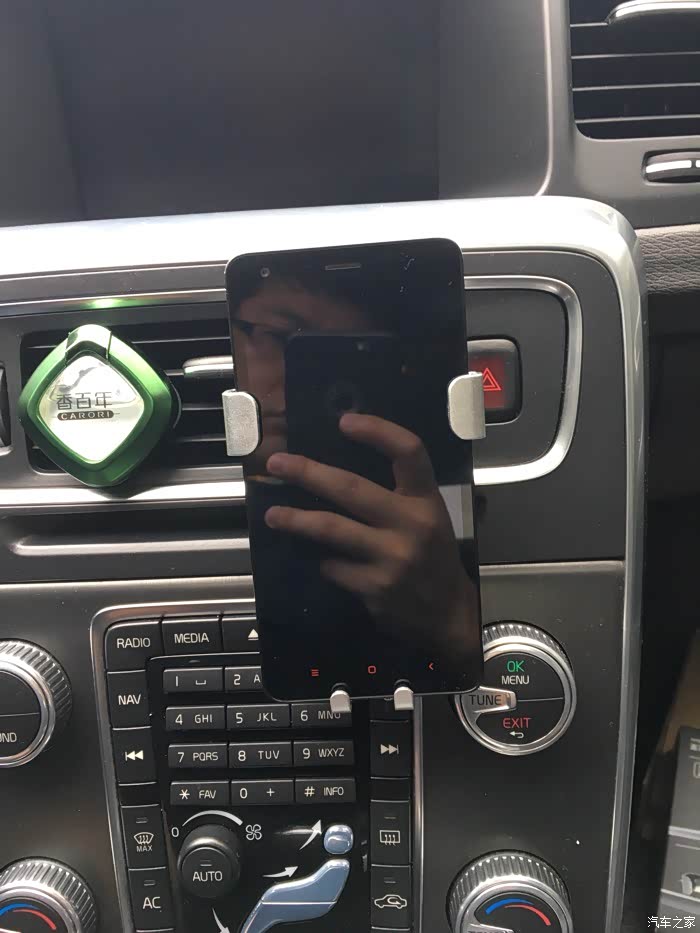 大家s60l的手机都放在什么位置?