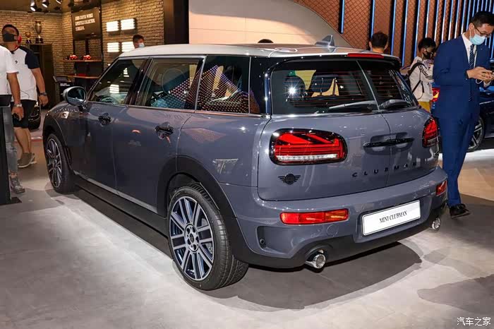 大号mini有萌萌的前脸.宽大的车身非常的漂亮.