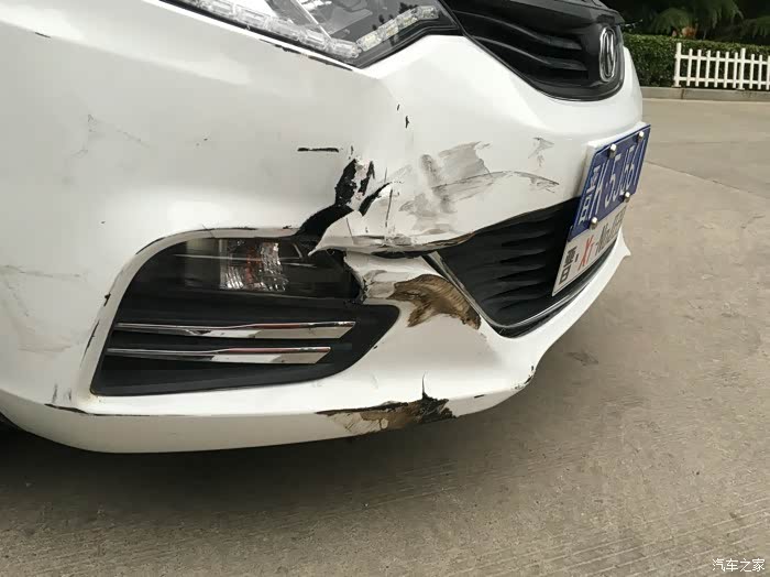 撞车了xt还是挺硬的