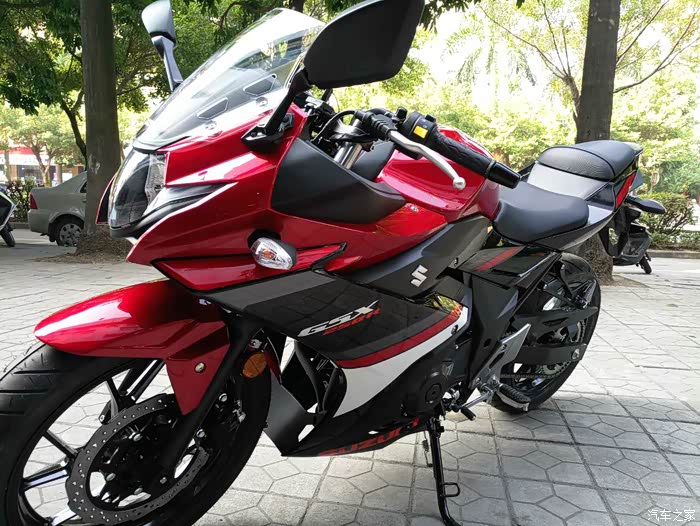 今天开我的红黑色gsx250r去车管所上牌结果上不了