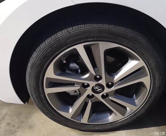 求17寸的朗动轮毂 微15602527086