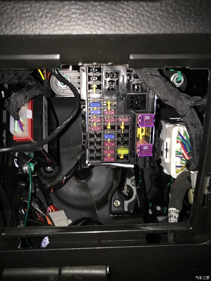 小三有没有备用保险插片吖?