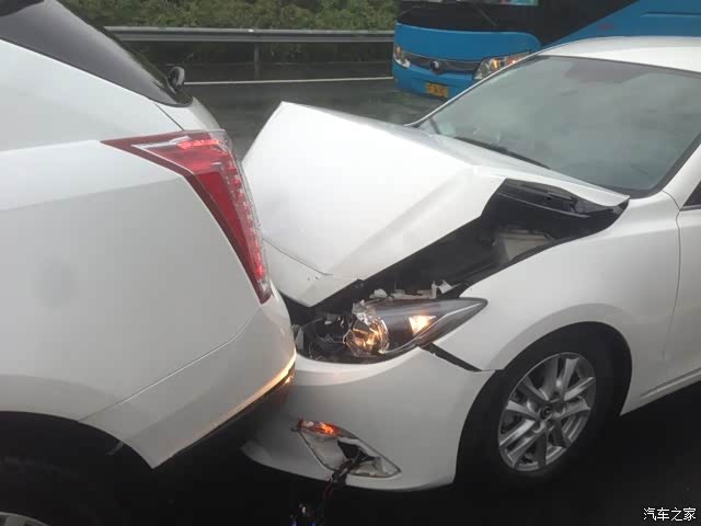 国庆一大血,高速上追尾