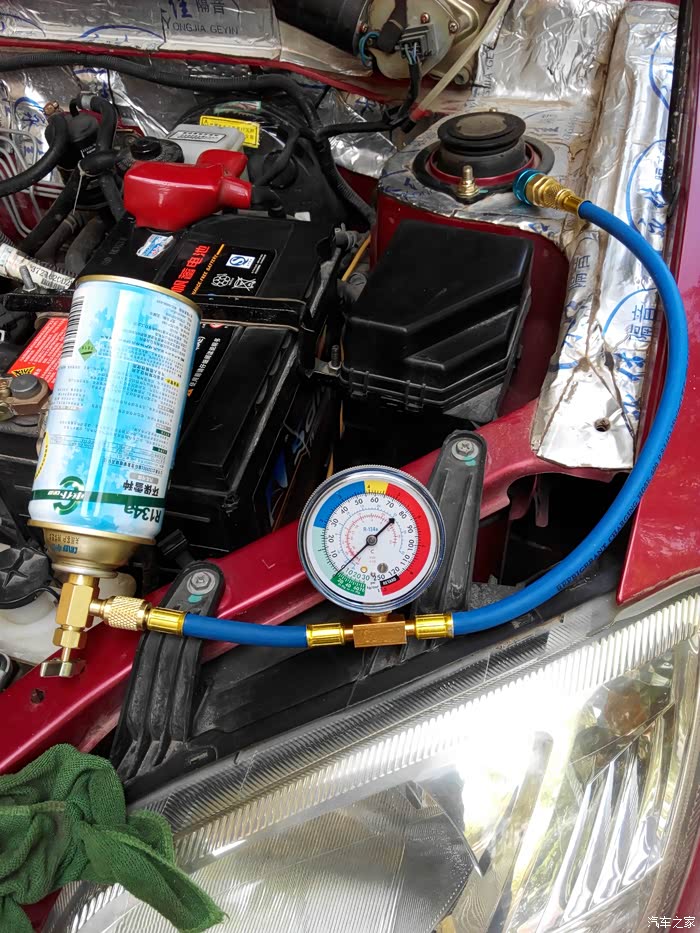 简易加冷媒套装,带一块压力表,铜接口,结实哟,做工也细致.