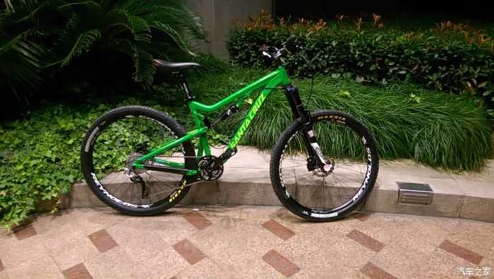今天的主角是圣克鲁兹 美国的的品牌 这个牌子我很喜欢 做山地车堪称