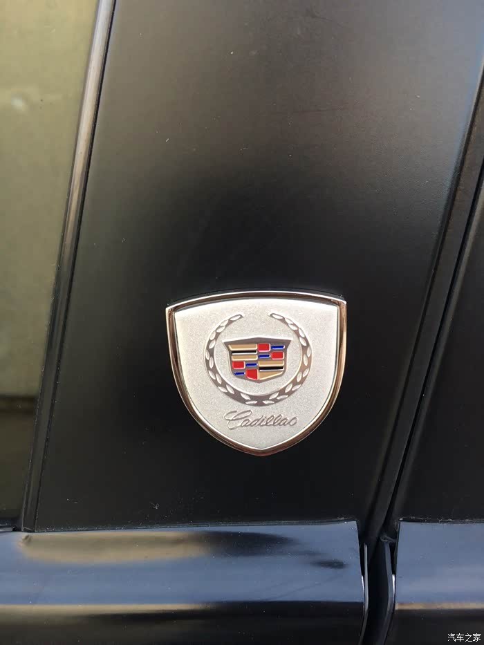 没钱买车,买个车标来装a