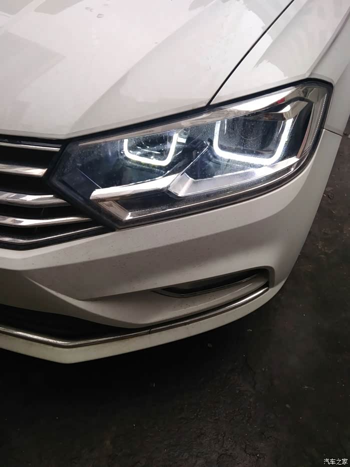 16宝来升级了双透镜置换下来的原车大灯转让