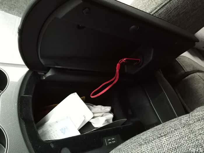 【图】经典款usb接口在哪里啊?找了半天_标致3008论坛_汽车之家论坛