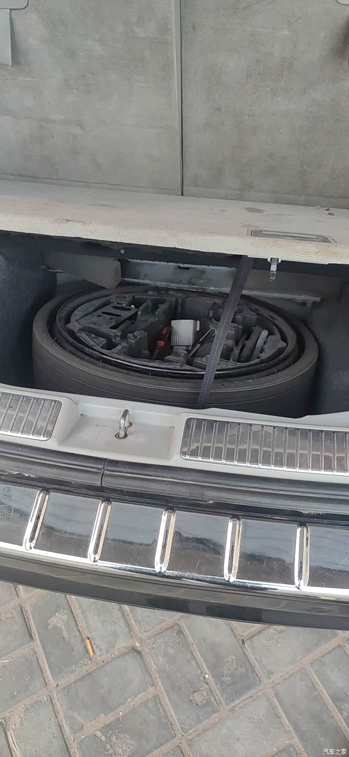 求奔驰r320备胎和随车工具包一套有的车友麻烦私信我谢谢