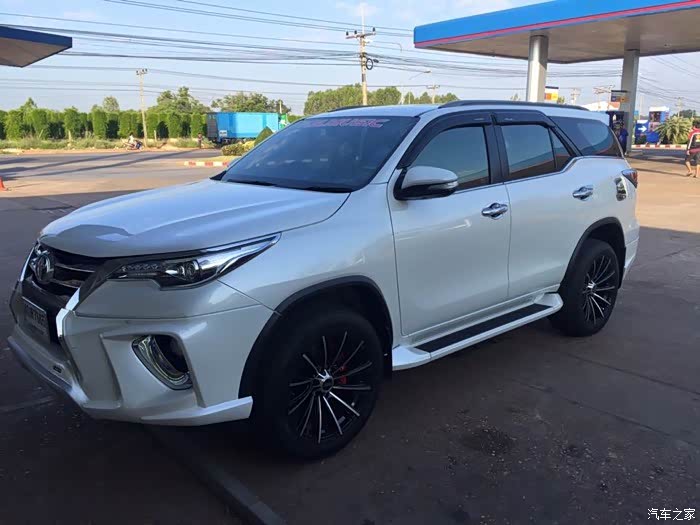 中毒太深2015丰田fortuner改装