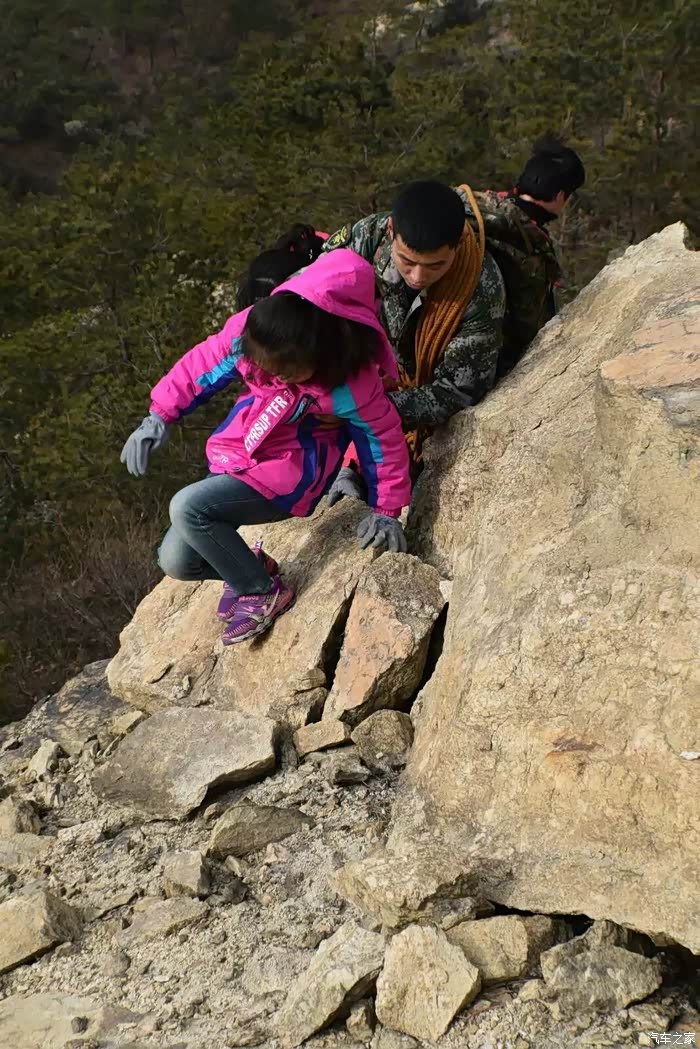 山东长安车友会春天里的旅行开着爱车去爬山