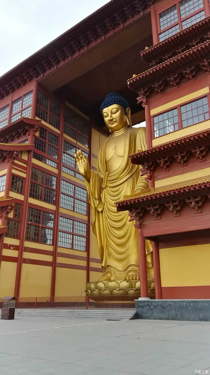 【北汽幻速s6尊享红】圣井危山春雨中,元音寺里赏牡丹