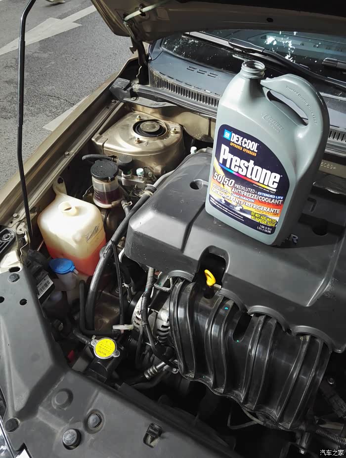 请问帝豪水箱在哪里