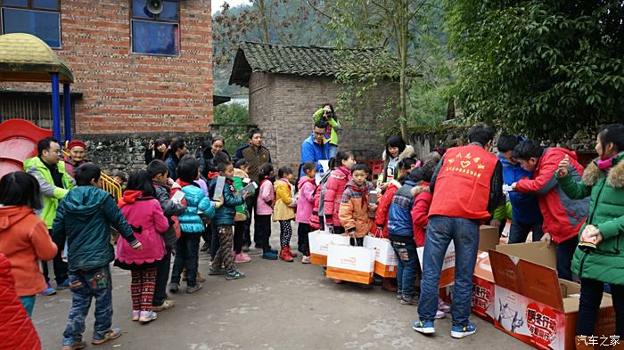 【重庆睿骋车友会】与爱同行,山区小学送温暖