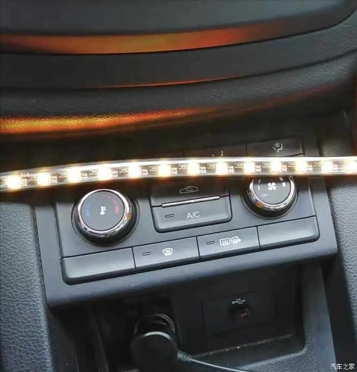 奔腾x40车主 关注 72 点赞  1 1 收藏 奔腾x40加装车内氛围灯,自己