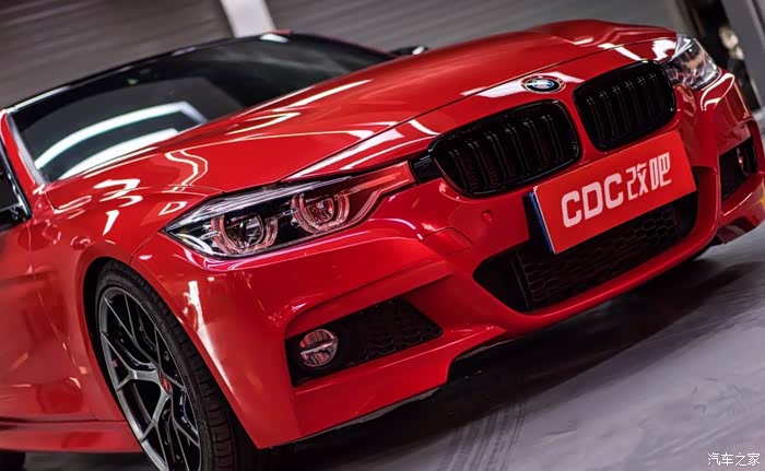 红装素裹bmwf30白色改法拉利红