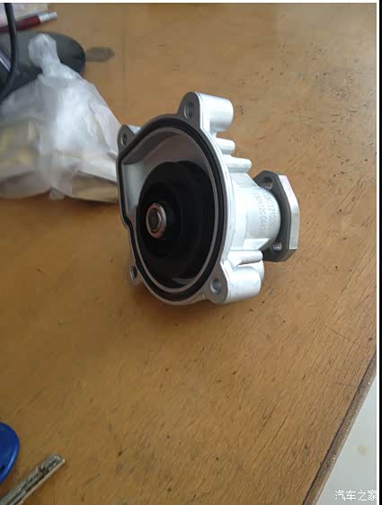 2013全新朗逸16手自一体水泵漏水有图