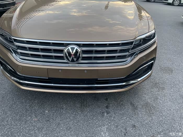 辉昂2021款380豪华版金色提车作业前来报道