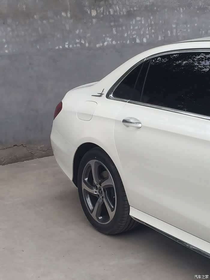 珍珠白,喷漆钣金有色差,大家看看用不用重新喷漆_奔驰e级论坛_汽车之