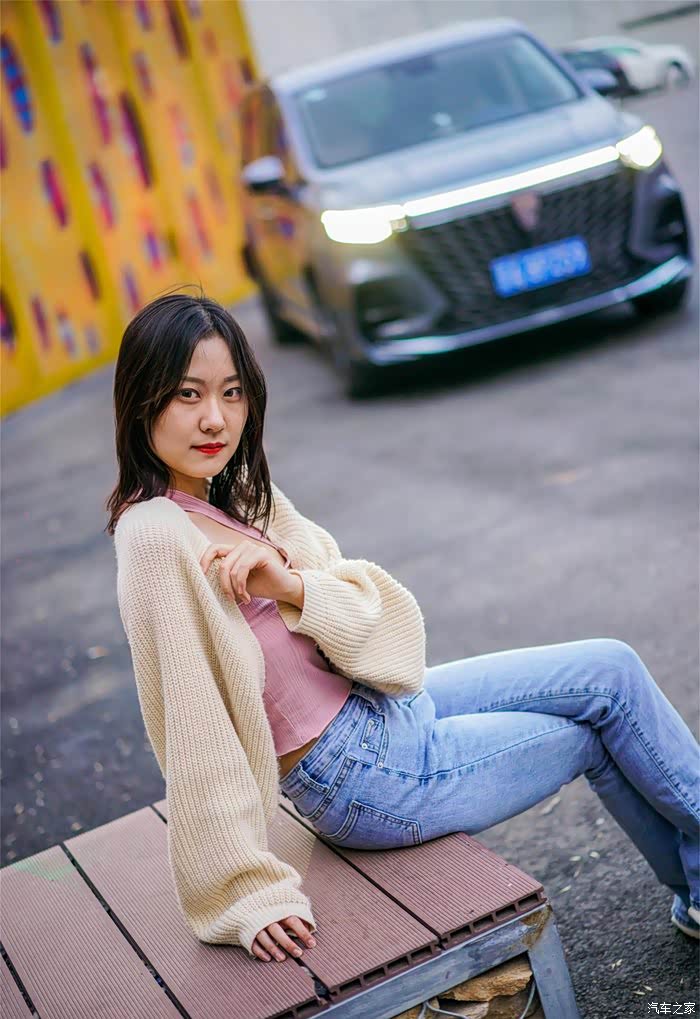 媳妇儿当车模丨荣威imax8邂逅秀秀眼眸深邃万般柔情