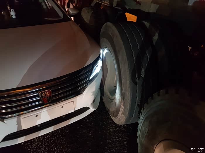 【图】刚提了5天的小六被集卡给怼了_荣威i6/ei6论坛_汽车之家论坛