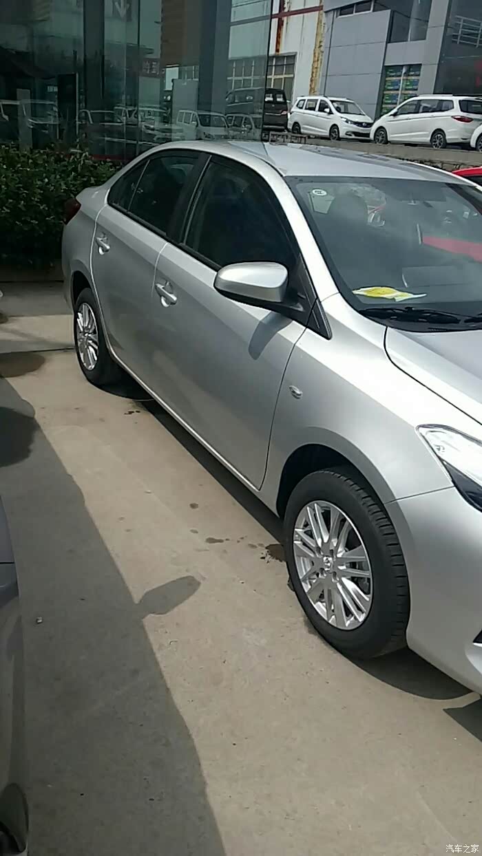 求新款银色威驰照片