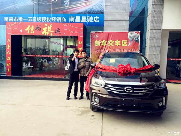 交车区,销售顾问很年轻的感觉,年龄和我差不多大