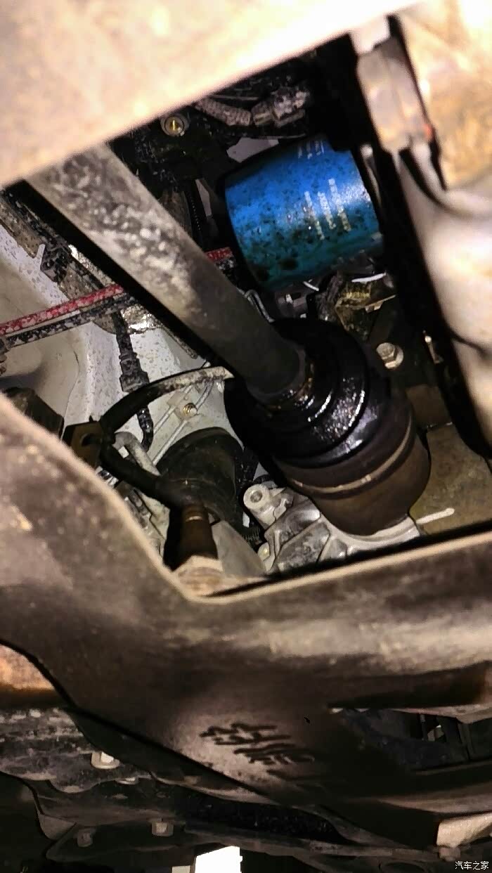 机油滤芯漏油怎么回事?对车有什么危害?