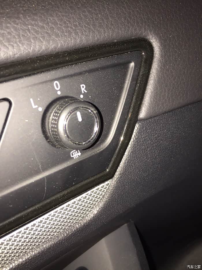 速腾后视镜加热