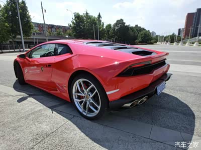 新老款小牛对比:兰博基尼huracan对盖拉多