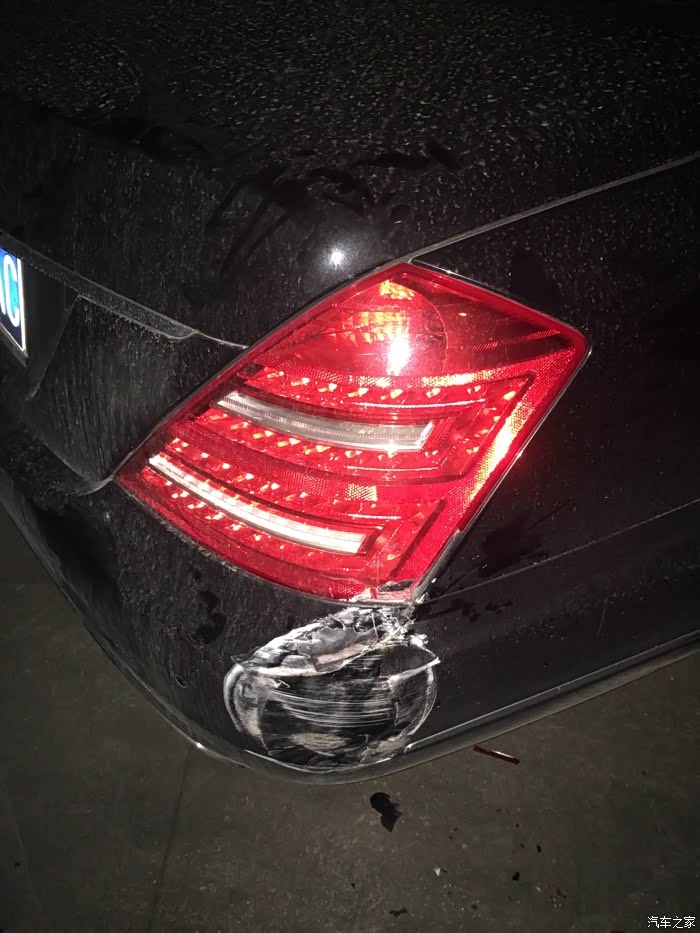 【图】刚才不小心把人s350l尾灯跟下面擦坏掉了_奔驰s级论坛_汽车之家