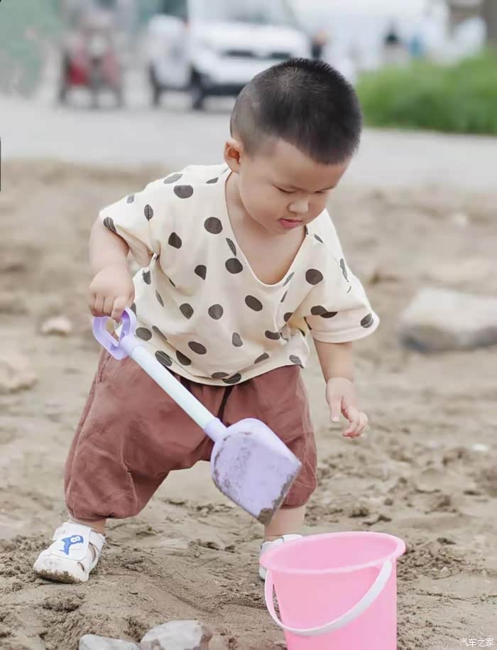 童稚萍相聚,挖沙兴致高——自驾星途带宝宝挖沙子