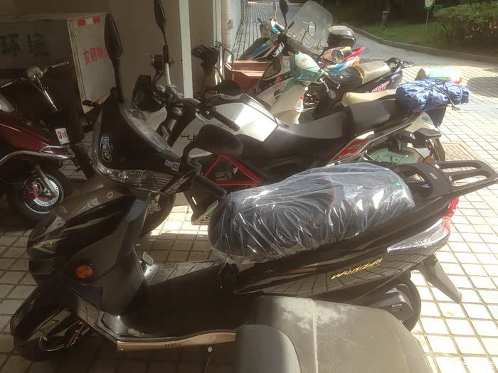 新提的王野125和小黄龙250来合个影