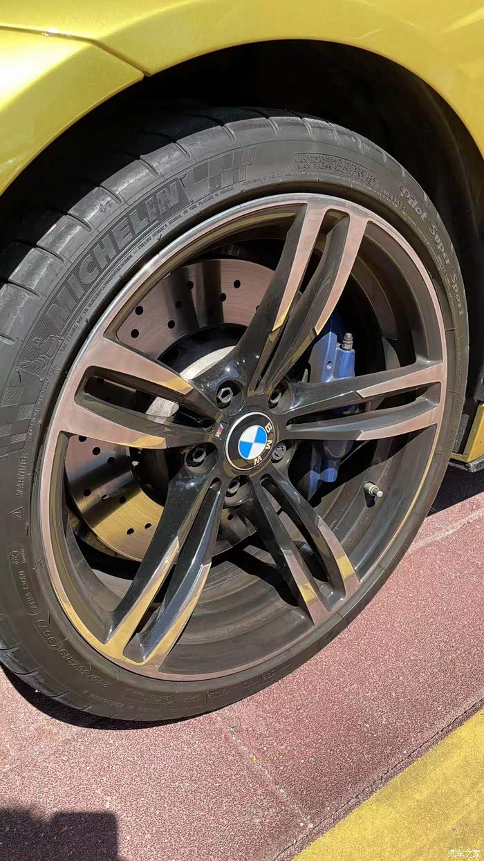宝马m4原厂437轮毂