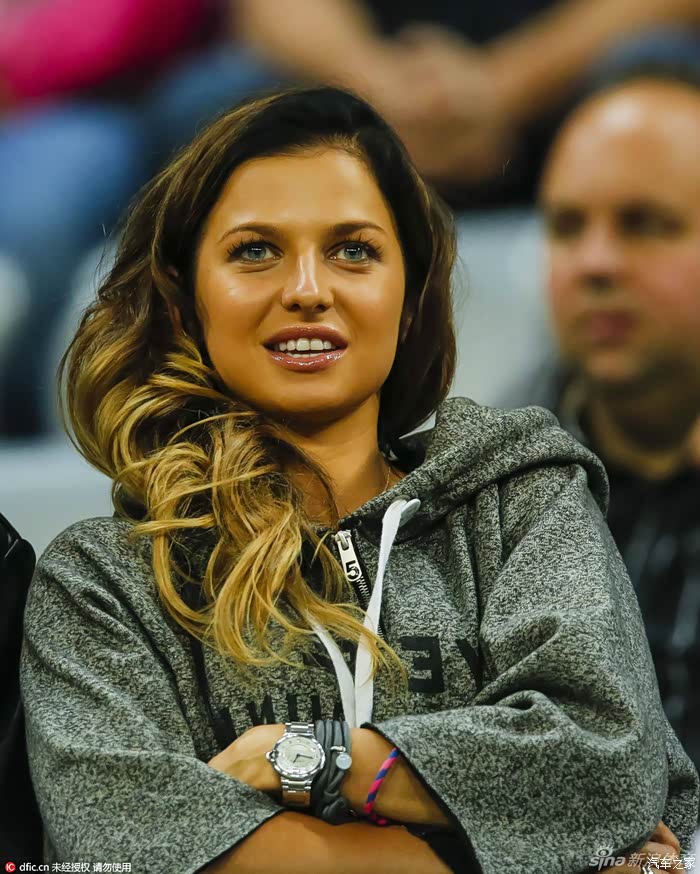 欧洲杯太太团巡礼之莱万多夫斯基妻子安娜斯塔丘斯卡