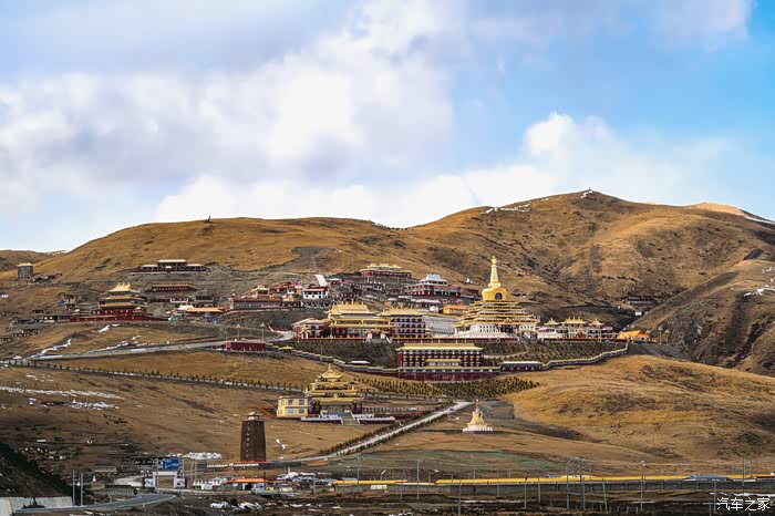 巴颜喀拉山南麓,印象中的传奇色达,终于来到.