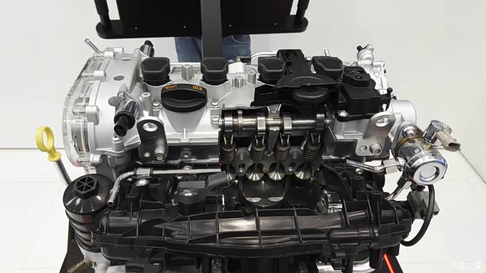 宝沃2.0t发动机细节照片