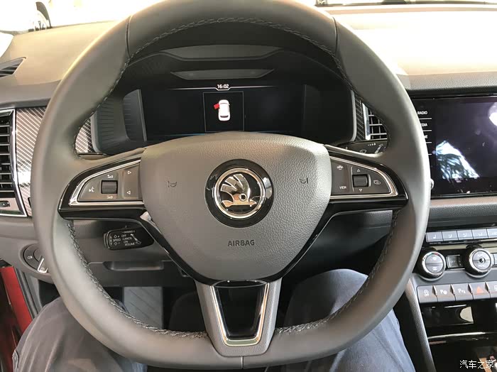 去斯柯达4s店看车