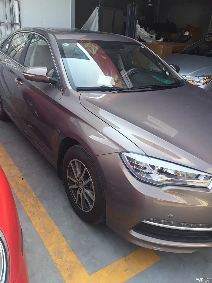 去4s店发现香槟金色的小820第一次见呢