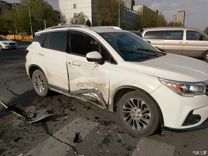 被撞了好严重好心疼